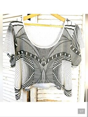MINKPINK Black And White Cropped Graphic Tee Small